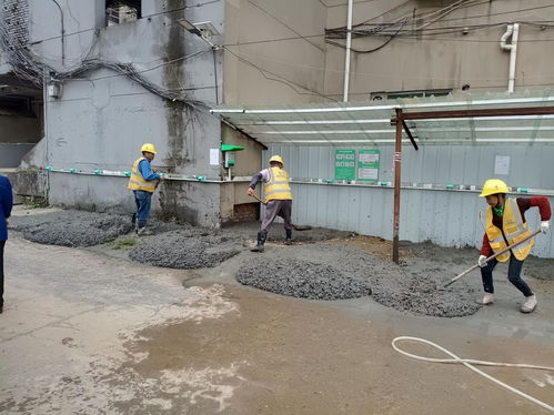 人民路街道黄土岭社区给老旧小区安装车棚和充电桩,暖心服务解民忧
